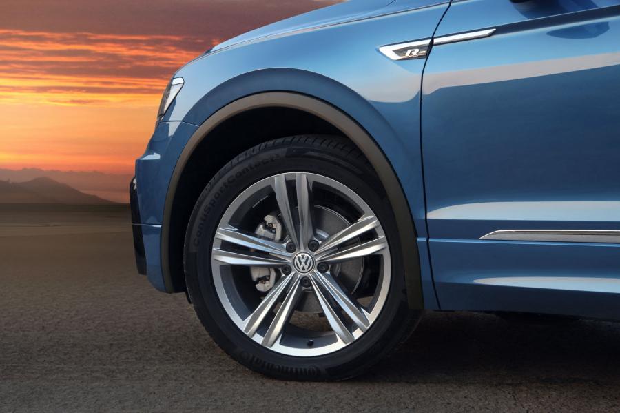 Детали экстерьера Volkswagen Tiguan R-Line 2018 года  (MX) (фото 5 из 13)